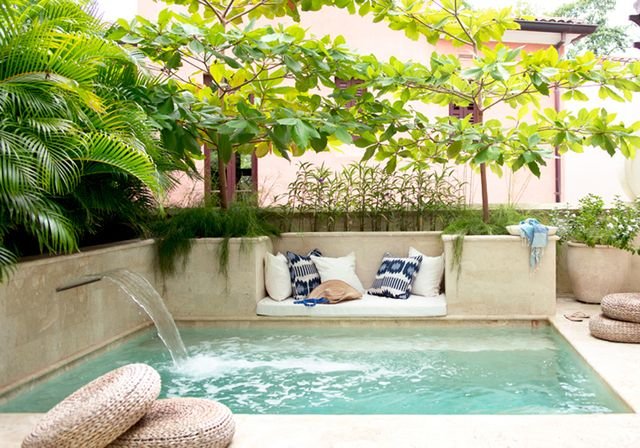 piscine dans petit jardin