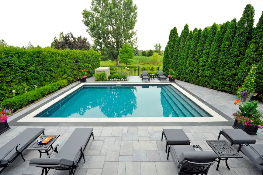 l'Aménagement Paysager Autour d'une Piscine Creusée