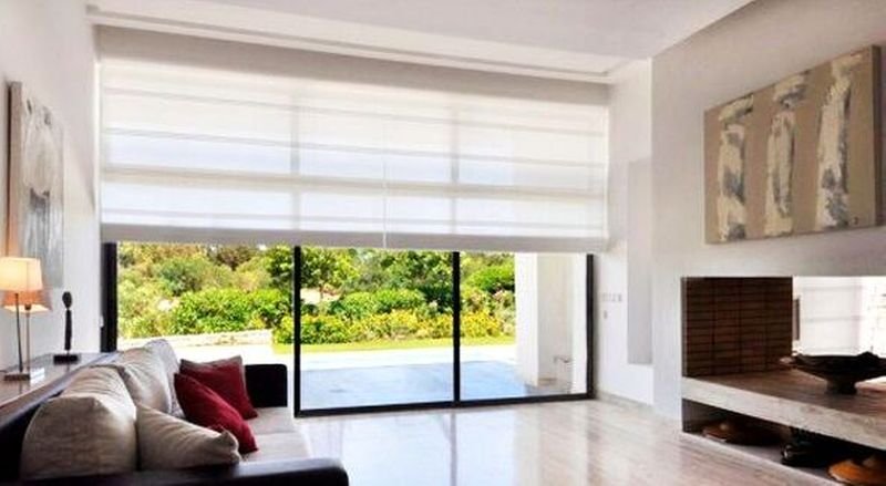 store sur baie vitrée