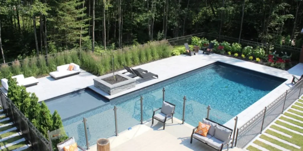 l'Aménagement Paysager Autour d'une Piscine Creusée