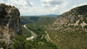 Grospierres : guide et conseils pour découvrir un village authentique en Ardèche