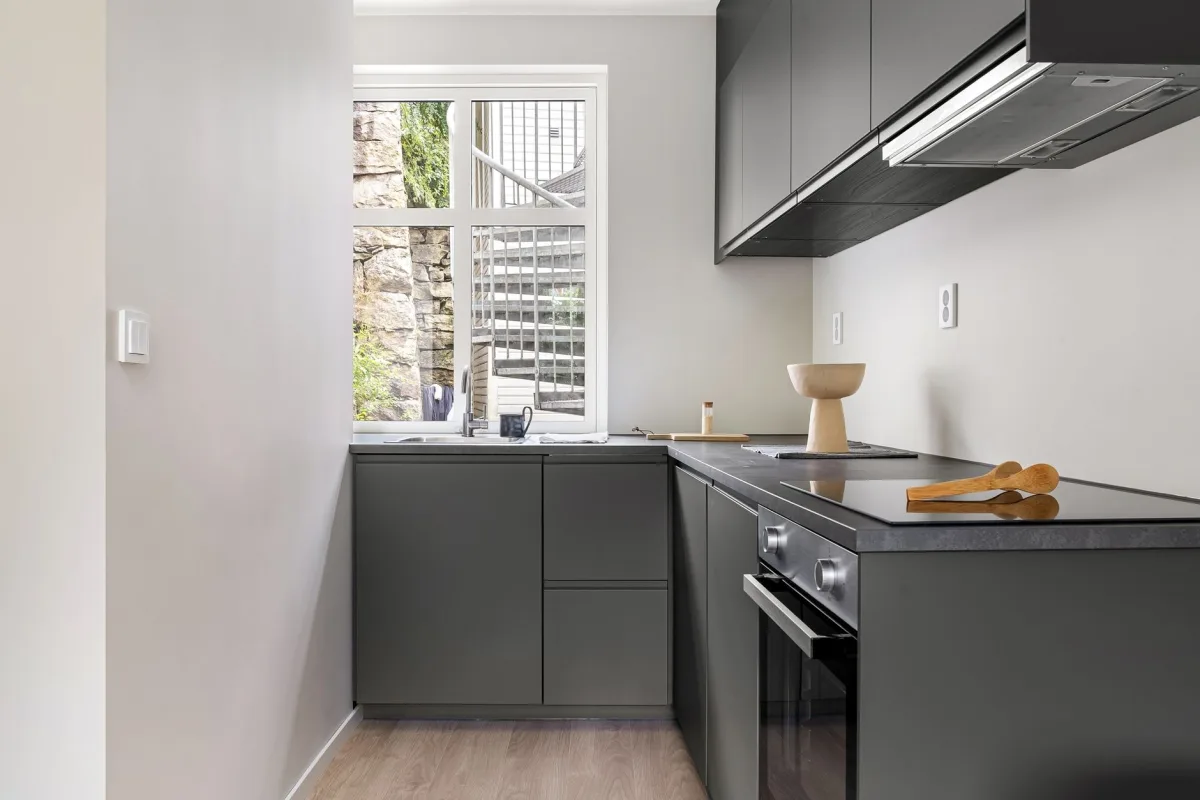 Petite cuisine 4m2 bien aménagée avec rangements malins et gain de place