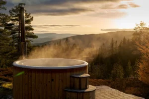 Bain nordique IKEA en bois dans un jardin