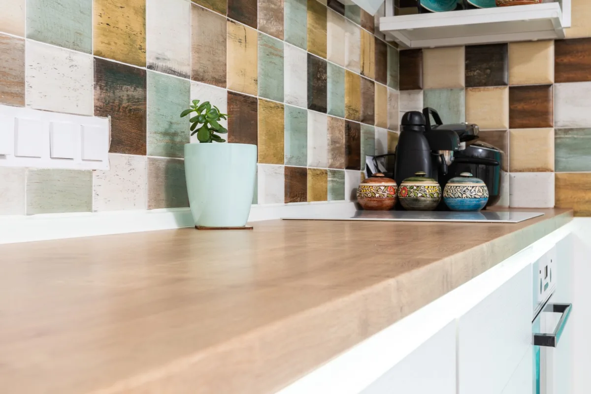 Credence en gres cerame dans une cuisine moderne