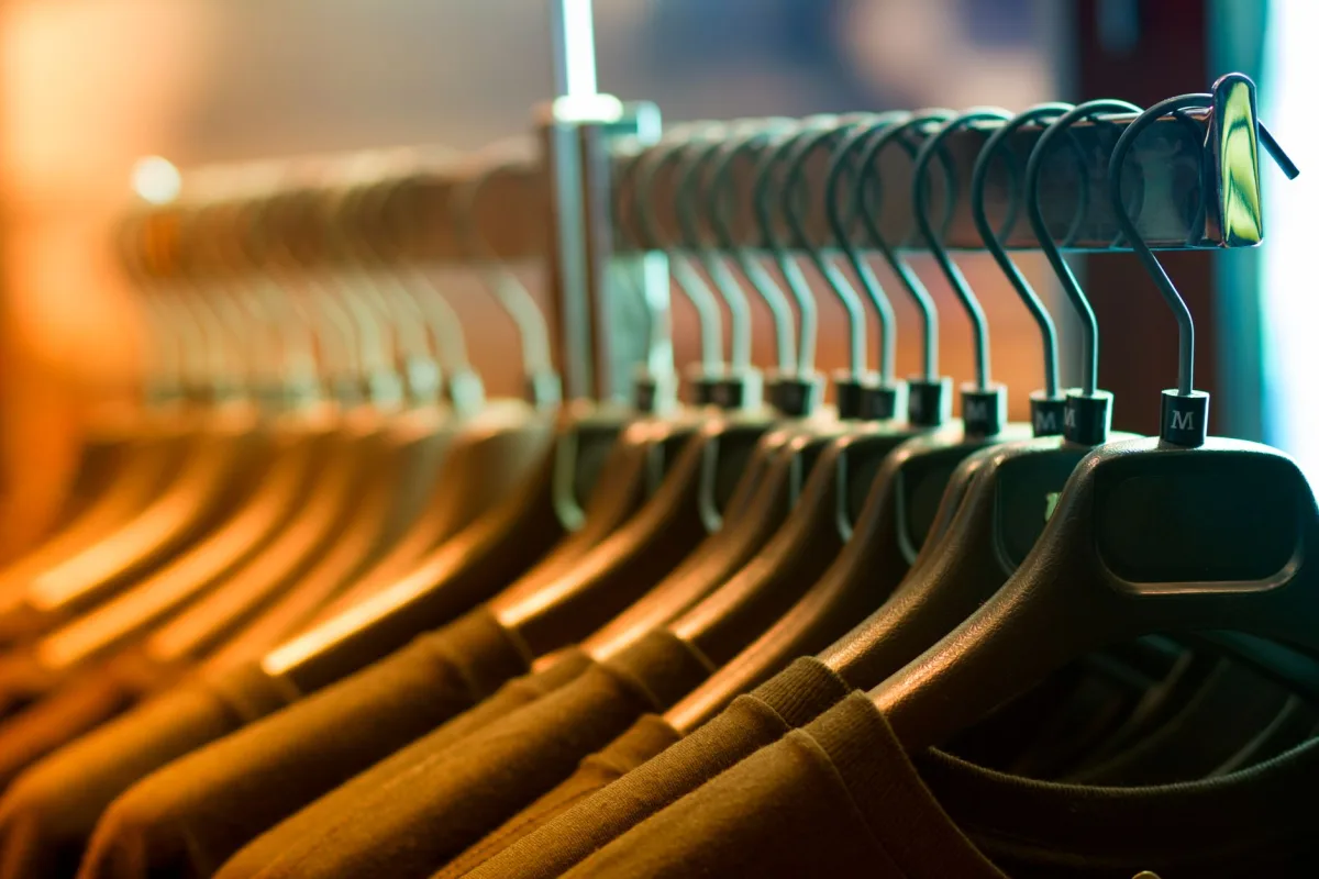 Penderie et étagères d’un dressing bien dimensionné