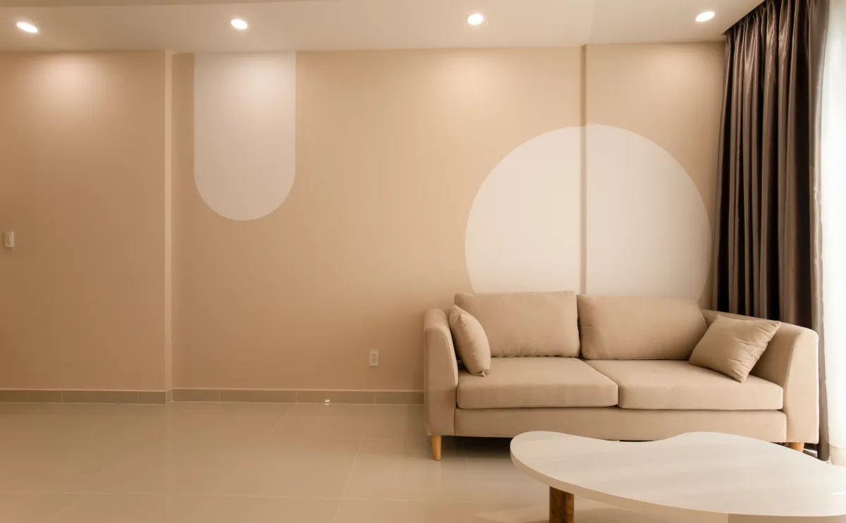 Salon gris beige greige avec murs neutres chaleureux