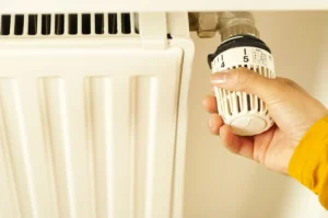 Schéma des pertes de chaleur dans une maison avant isolation hivernale