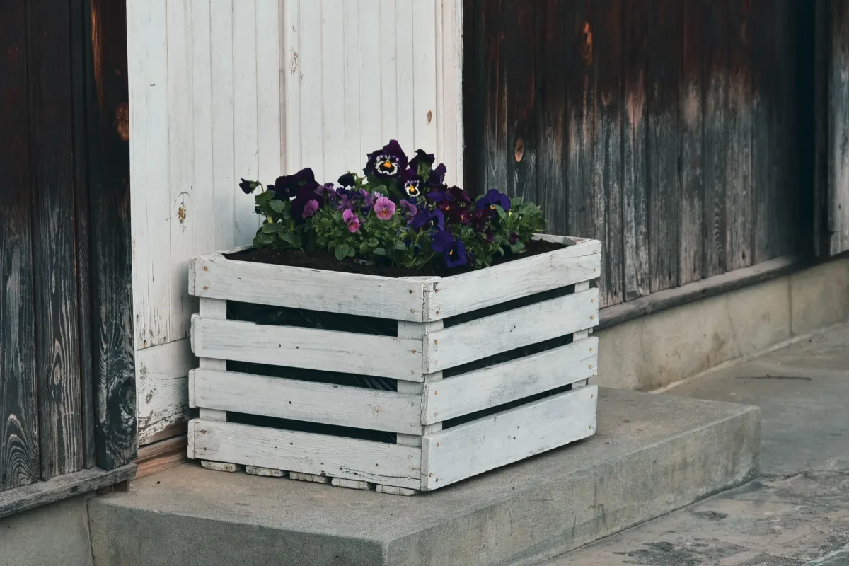 jardinière bois DIY extérieur fleurs colorées