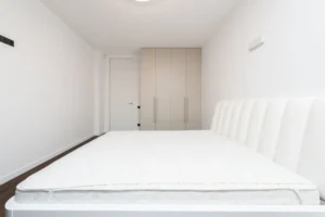matelas propre chambre blanche