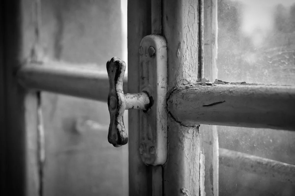 Finition laquée brillante sur menuiserie bois