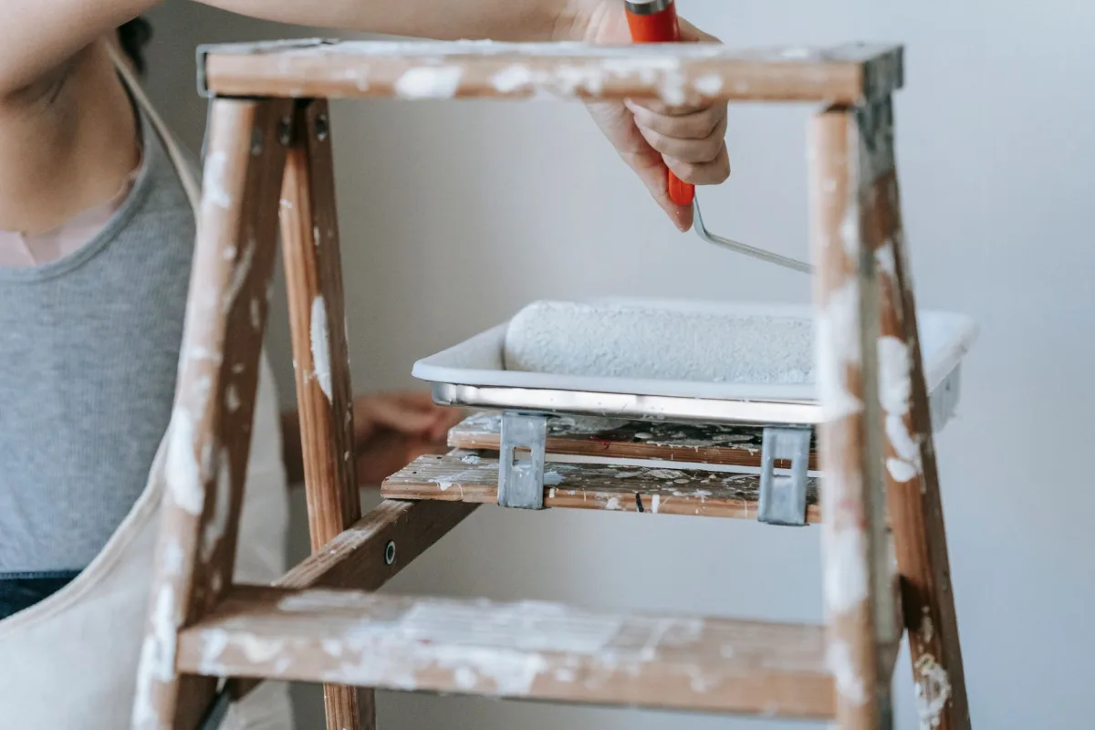 Peinture pour plinthes en bois : finition et application