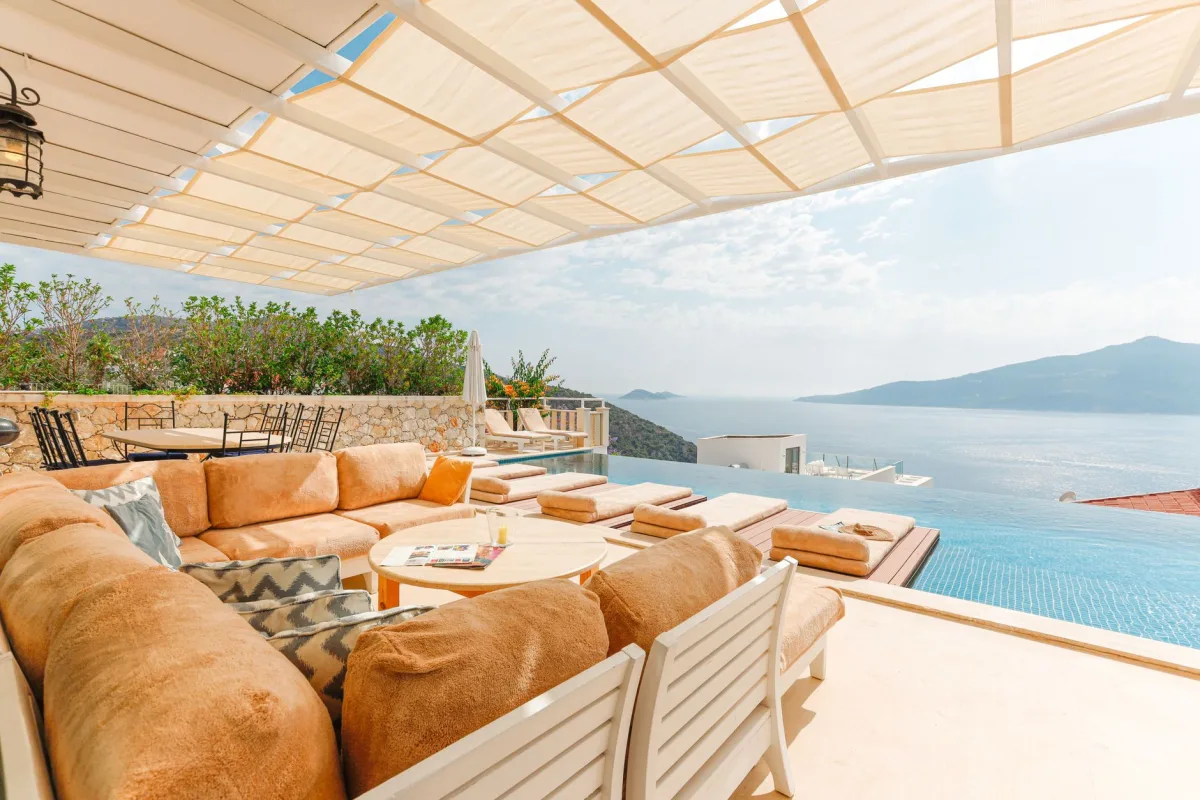 Espace détente aménagé dans un pool house