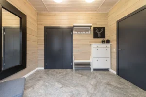 entrée maison rangée porte-manteaux banc bois élégant
