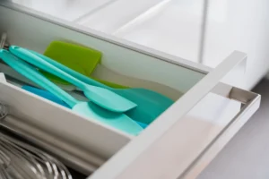 Rangement tiroir cuisine avec organiseurs malins et solutions astucieuses