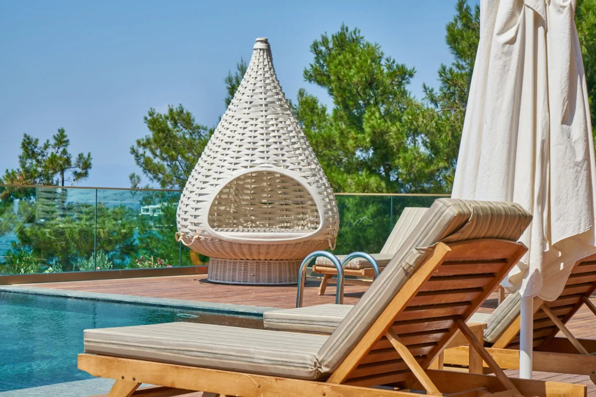 Aménagement d’une terrasse bois autour d’une piscine